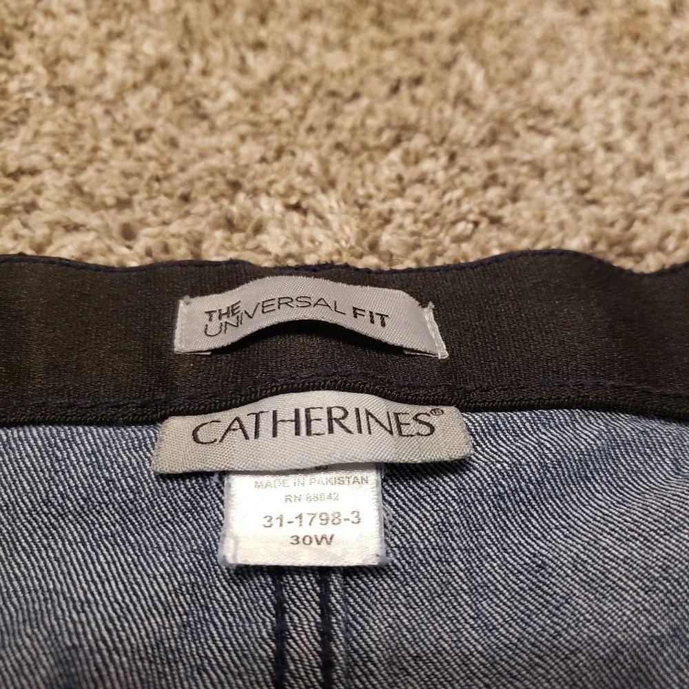 Catherine's Women's Jeans Plus Size 30W‎  Dark Wash Elastic Waist Straight Leg